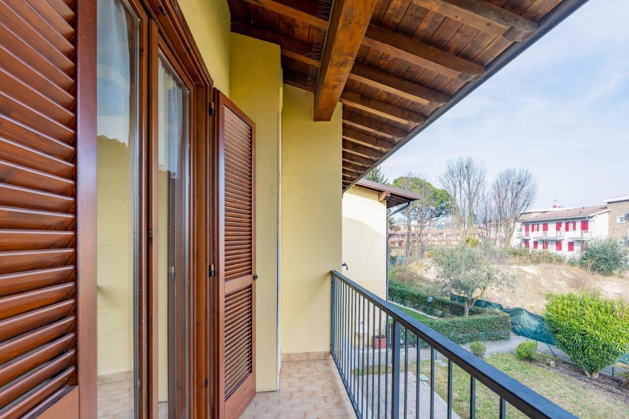 Pool - Marge Apartment - By Host4U Padenghe sul Garda Exterior photo