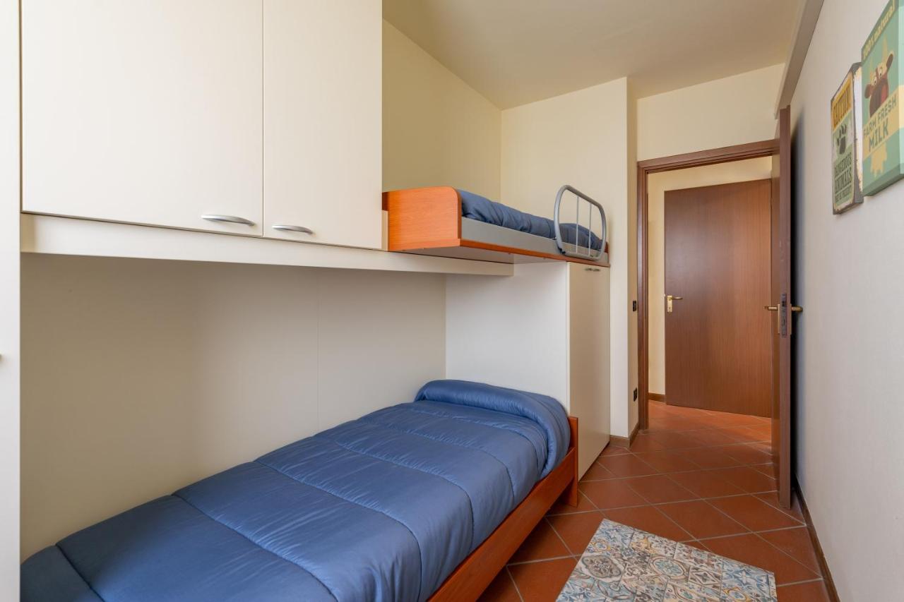 Pool - Marge Apartment - By Host4U Padenghe sul Garda Exterior photo