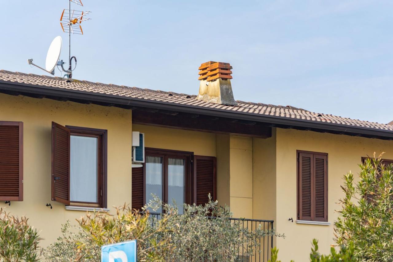 Pool - Marge Apartment - By Host4U Padenghe sul Garda Exterior photo