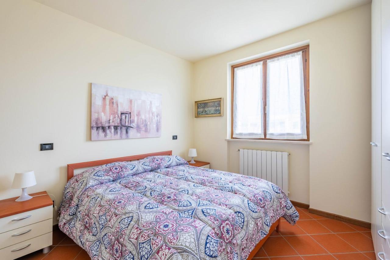 Pool - Marge Apartment - By Host4U Padenghe sul Garda Exterior photo