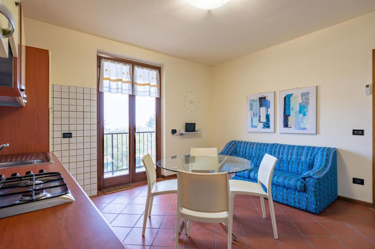 Pool - Marge Apartment - By Host4U Padenghe sul Garda Exterior photo
