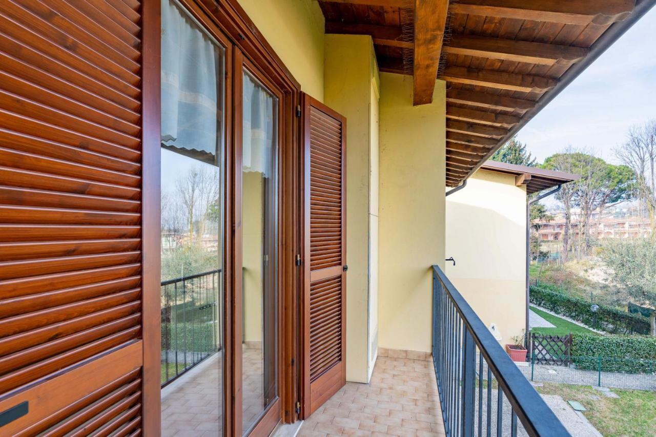 Pool - Marge Apartment - By Host4U Padenghe sul Garda Exterior photo