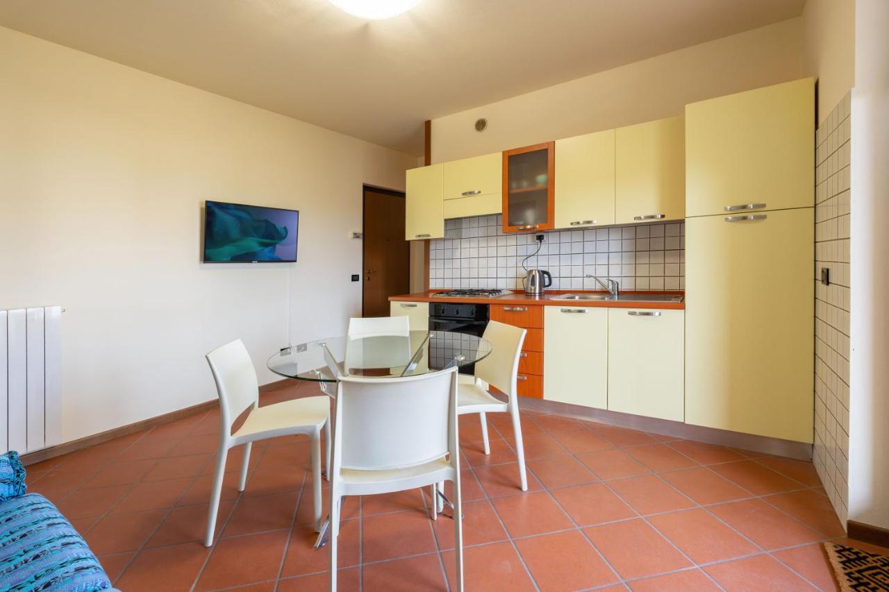 Pool - Marge Apartment - By Host4U Padenghe sul Garda Exterior photo