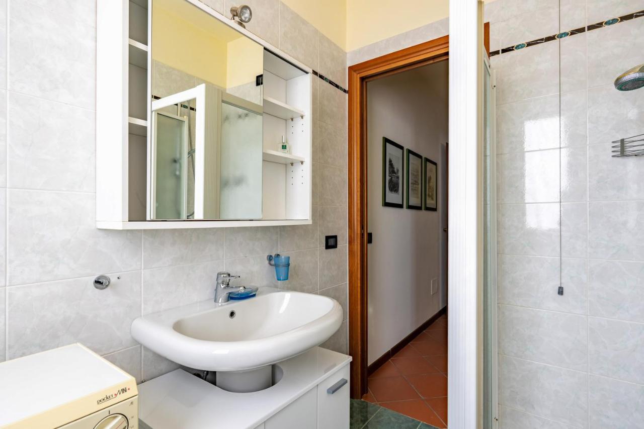 Pool - Marge Apartment - By Host4U Padenghe sul Garda Exterior photo